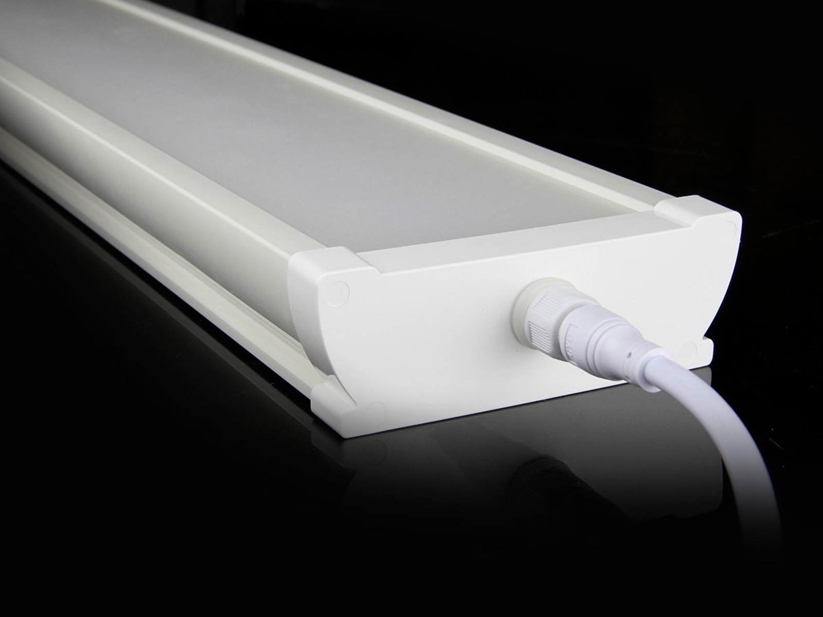 High-Lux LED armatur 20W. 60 cm. NW. gennemfortrådet