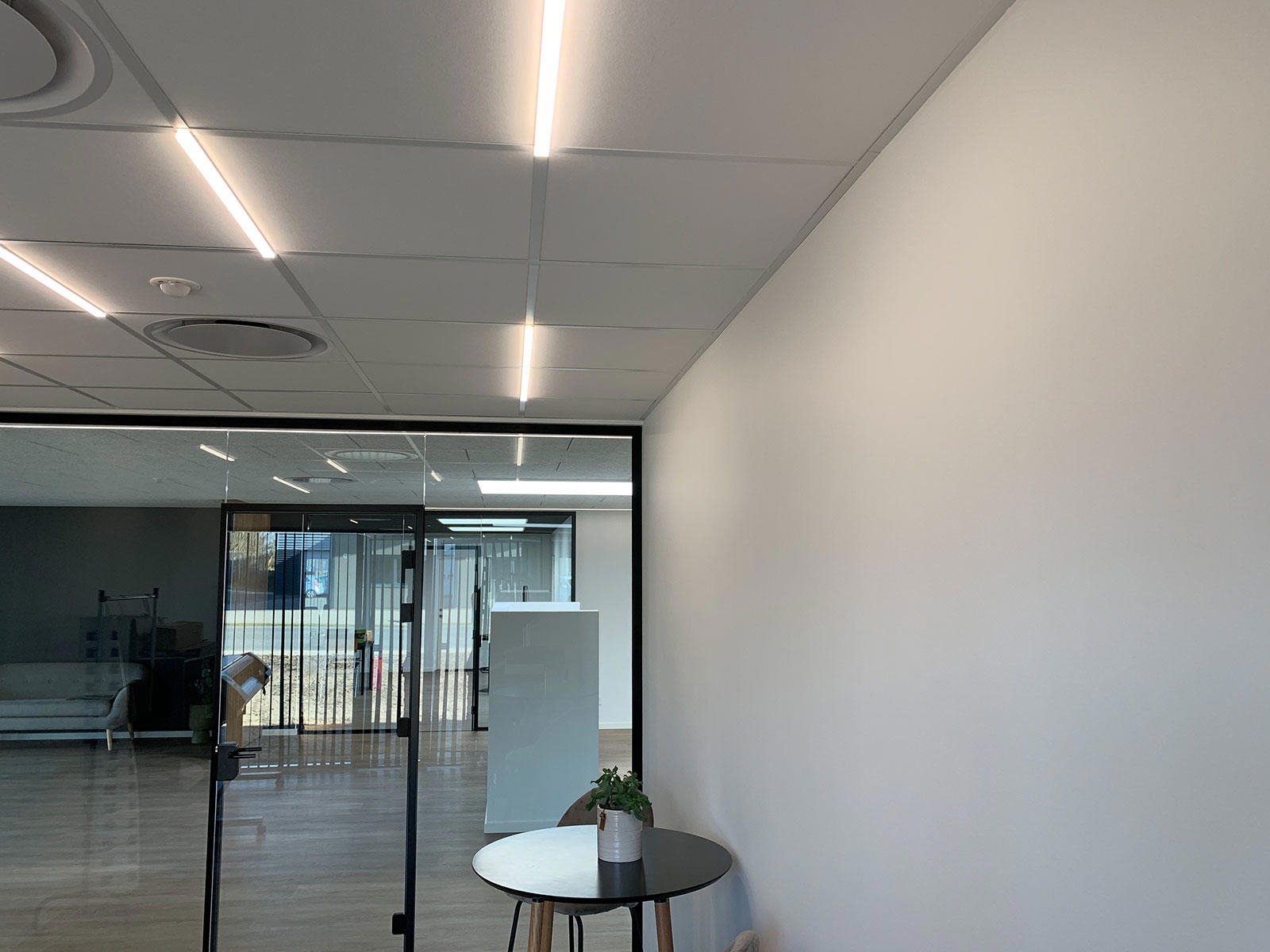 TGRID LED TrueColor lysskinne 60 cm. NW