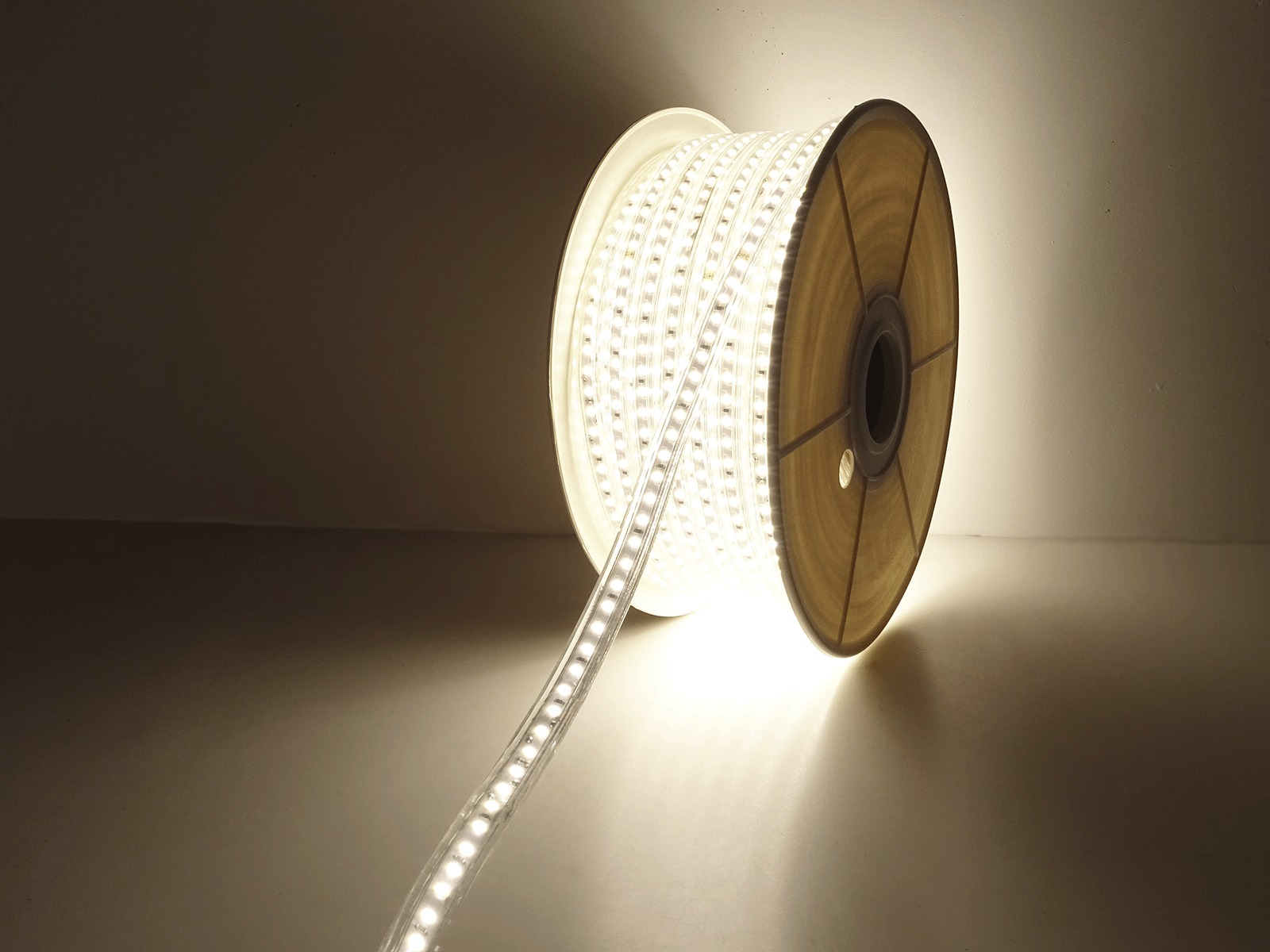 LED 230V strip WW. 50 m. 120 LED/m.