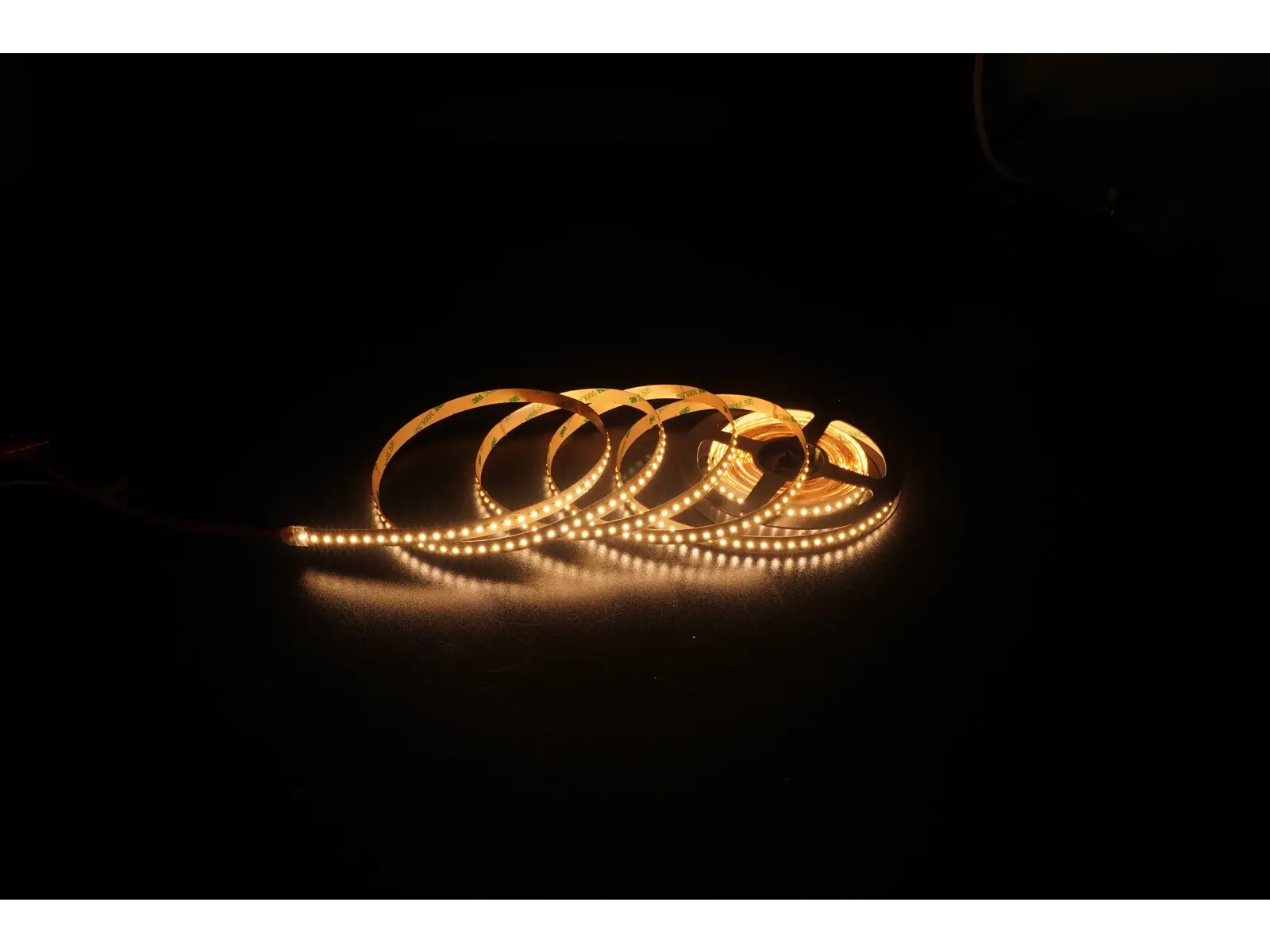 LightMore LED strip CTA 2200K-4000K. 2.5 m. 25.6W/m. 24V. Ra90. 288LED/m. IP20. 2 m. ledning ene ende