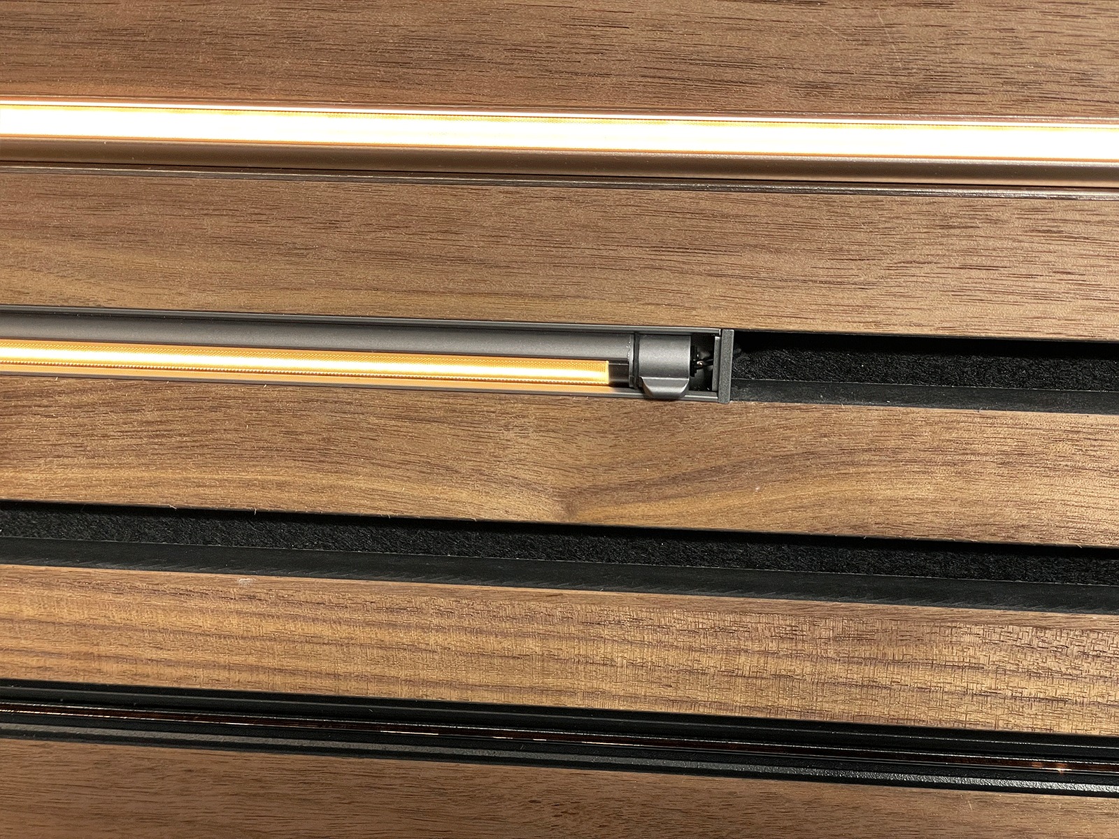 Rota-Lux drejebar LED indbygningsskine 113 cm. 24V 2700K. Sort