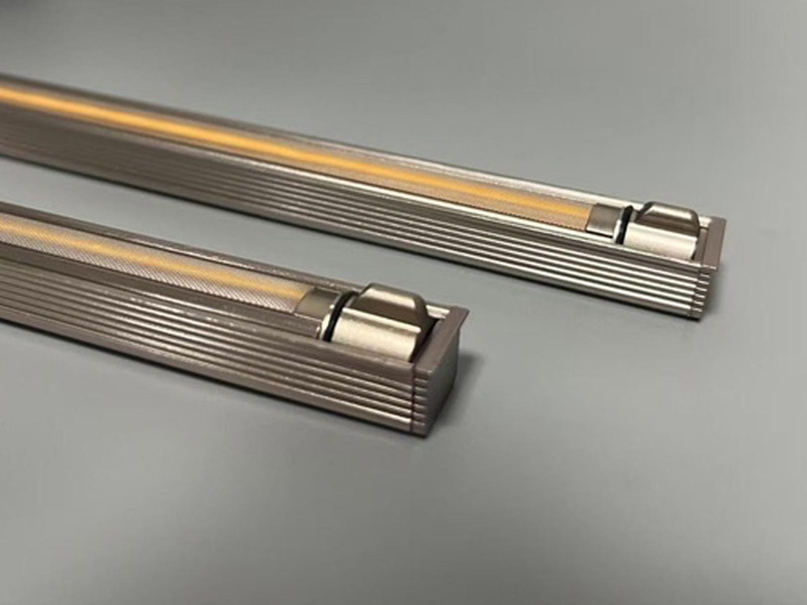 Rota-Lux drejebar LED indbygningsskinne 60 cm. 24V 2700K. Champagne