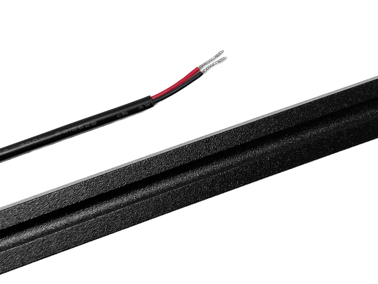 LED lysskinne SORT 120 cm. (17x15 mm) inkl. cover. 4 stk. clips samt endestykker