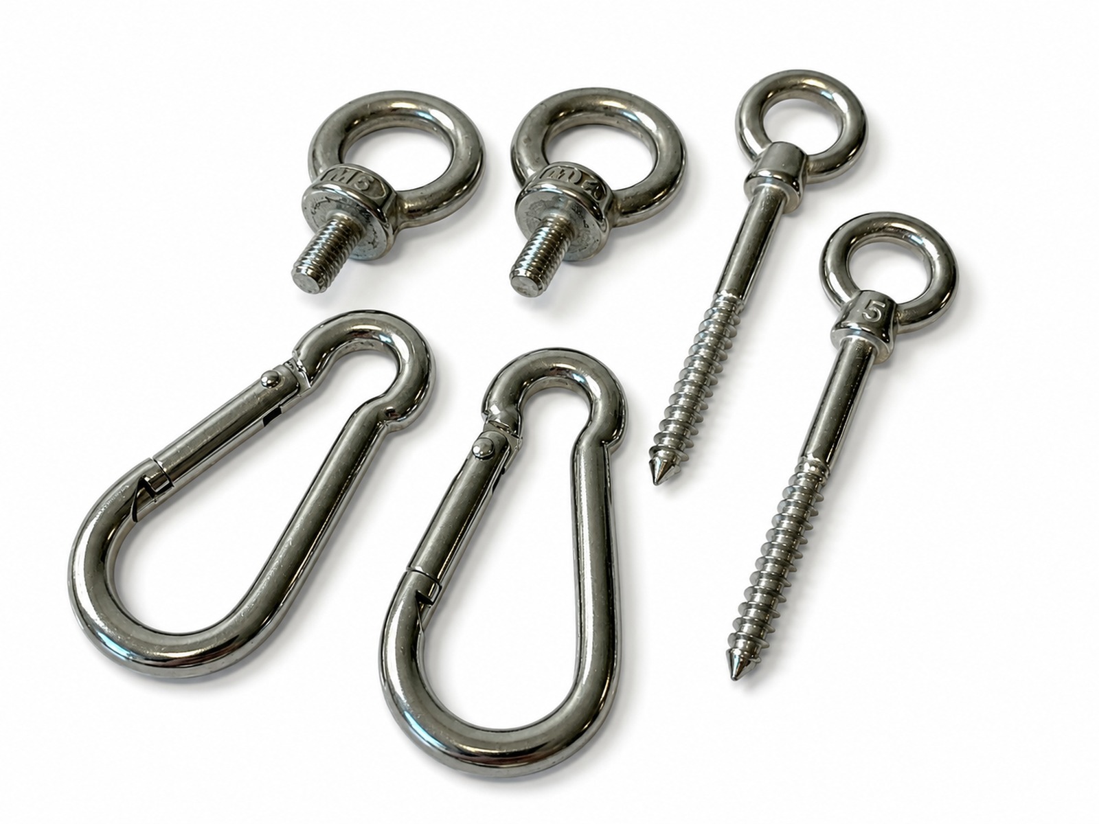 2 Karabiner. 2 Øskner. 2 Øjeskruer. Rustfri